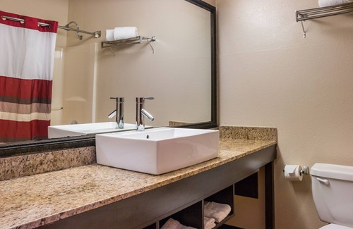 Dumas House | Prairie Panorama: Short Drive to Cactus Playa Lake. FREE Parking and Breakfast!