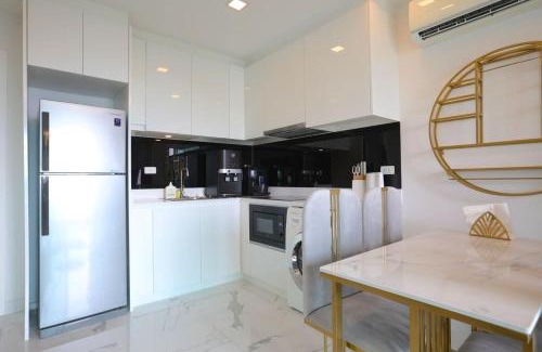 Pratumnak Hill Apartment | Pratamnak Pattaya Luxury Condo, Golf, Ocean View