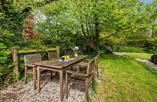 Black Torrington House | Pratts Barn - Two Bedroom House, Sleeps 4