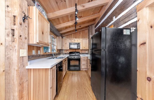 West Union Cabin | Pre-Civil War Cabin w/Modern Amenities Nestled In The Foothills of Adams County