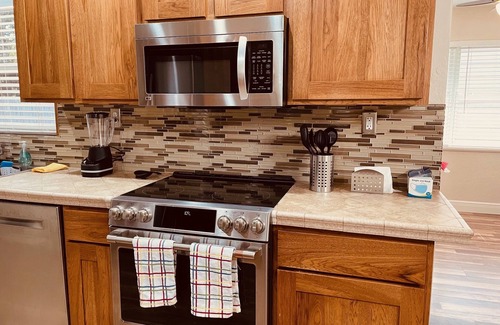 Riverview Estates House | Pre furnished 3 bed 2 bath house nearby the beach