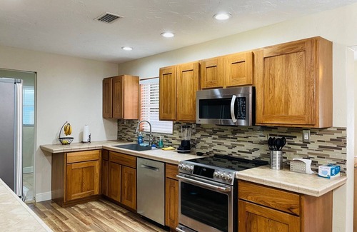 Riverview Estates House | Pre furnished 3 bed 2 bath house nearby the beach