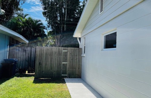 Riverview Estates House | Pre furnished 3 bed 2 bath house nearby the beach