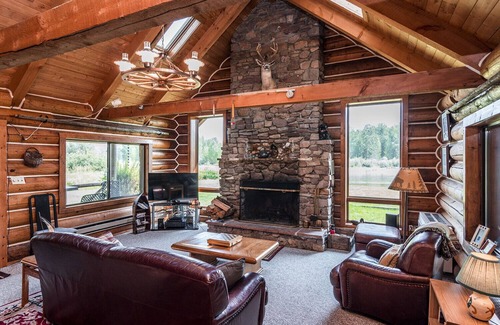 Florence House | Preacher's Cabin - a real Montana log cabin, right at river's edge - sleeps 6