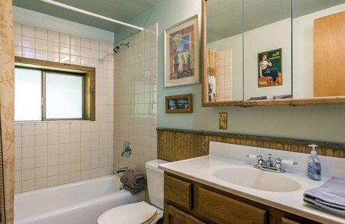 Florence House | Preacher's Cabin - a real Montana log cabin, right at river's edge - sleeps 6