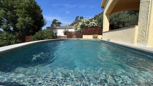 El Mas Fumats House | Preciosa casa en Mas Fumats con piscina y bonitas vistas AV-49