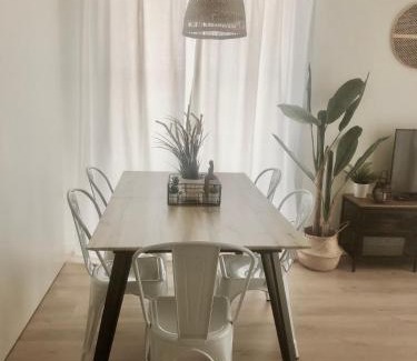Monzon Apartment | Precioso Apartamento en Monzón con terraza, PISCINA,parque infantil y PARKING