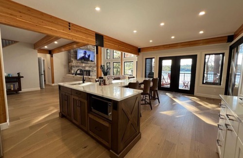Catchacoma Cottage | Precious Gold on Gold Lake