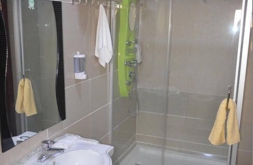 Labadi House | Precious Guest lodge