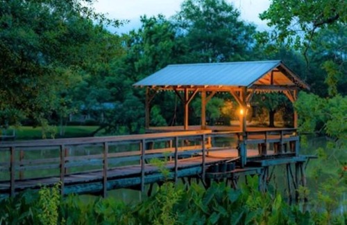 Breaux Bridge House | Precious Past Rental (1st Floor) on Private Pond at Country Charm B&B