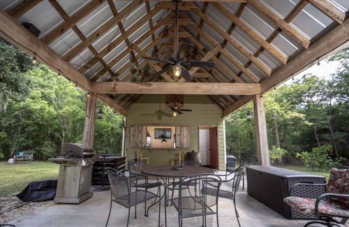 Breaux Bridge House | Precious Past Rental (1st Floor) on Private Pond at Country Charm B&B