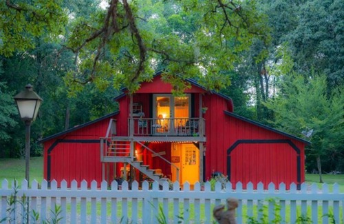 Breaux Bridge House | Precious Past Rental (1st Floor) on Private Pond at Country Charm B&B