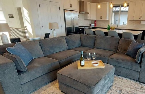 Vernon House | Predator Ridge Modern Farmhouse - Fairway Views!