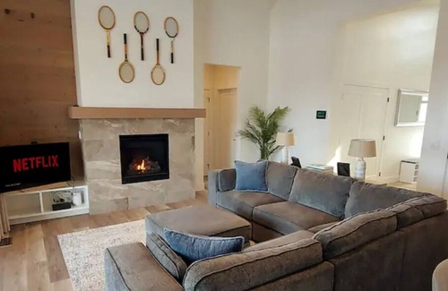 Vernon House | Predator Ridge Modern Farmhouse - Fairway Views!