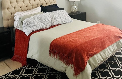 Orlando House | Prefer long stays! Cozy rooms, private bathrooms.