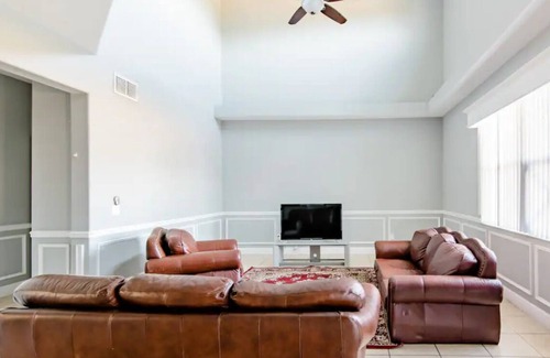 Orlando House | Prefer long stays! Cozy rooms, private bathrooms.