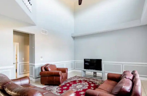 Orlando House | Prefer long stays! Cozy rooms, private bathrooms.
