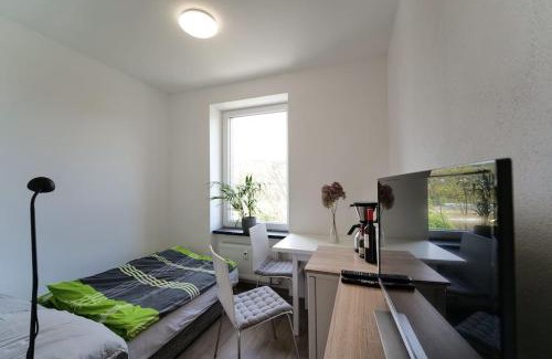 Aue Apartment | Preiswertes modernes Gästezimmer in Aue Bad-Schlema