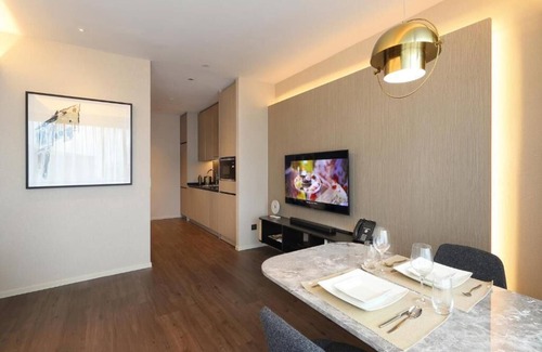 Somerset Apartment | Premier 1 Bedroom at Orchard, 50 m Stroll to MRT