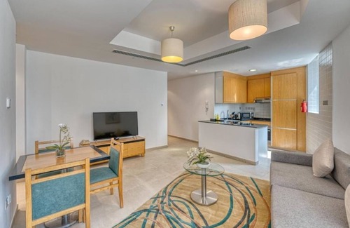Umm Suqeim 3 Apartment | Premier 1 BR at Al Thanyah Street, Barsha Heights