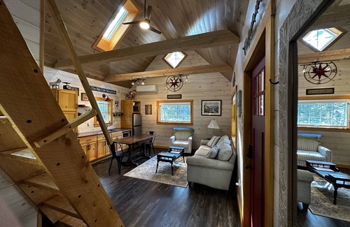 Bristol Cottage | Premier Cottage, #3, w/NEW ADDITION! Now Sleeps 8, Pets Free