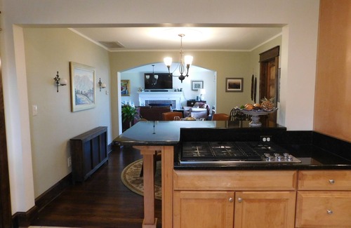 Falls Church House | Premier Host: Cozy Family Cottage .