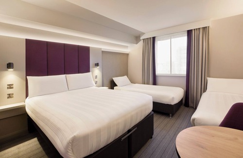 Cribbs Causeway Hotel | Premier Inn Bristol Parkway - M32