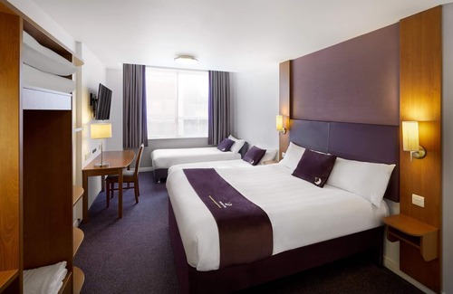Highcliffe-on-Sea Hotel | Premier Inn Christchurch/Highcliffe