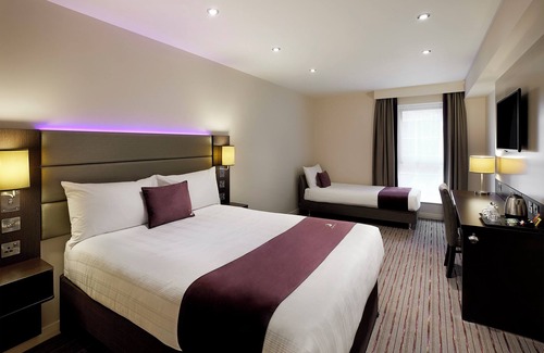 Tadworth Hotel | Premier Inn Epsom South