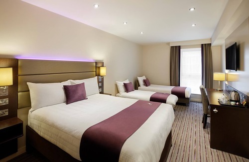 Rushmoor District Hotel | Premier Inn Farnborough West - Southwood