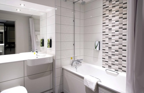 Greenham Hotel | Premier Inn Newbury Town Centre South A339