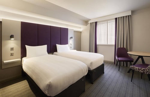 Stirling Hotel | Premier Inn Stirling South - M9 J9