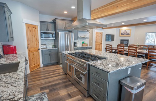 Island Park Cabin | Premier Island Park Retreat - 6 BR, Climbing Wall, Game Room, Sleeps 15, Garage