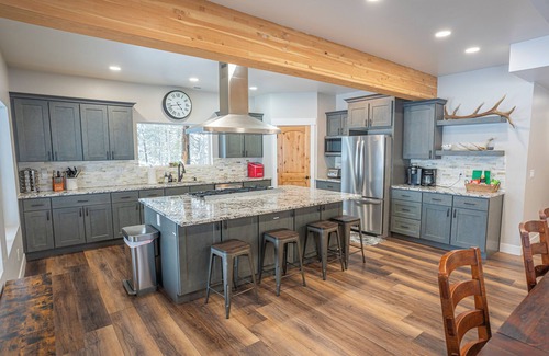 Island Park Cabin | Premier Island Park Retreat - 6 BR, Climbing Wall, Game Room, Sleeps 15, Garage