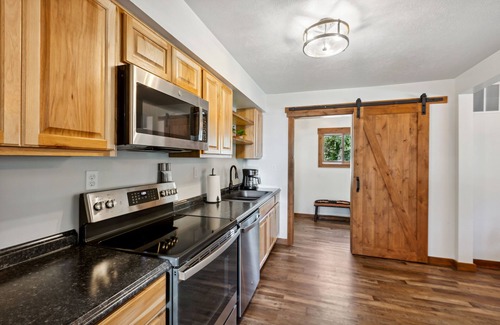 West Glacier Cabin | Premier Location-The Cozy West Glacier Cabin