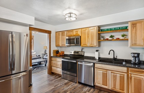 West Glacier Cabin | Premier Location-The Cozy West Glacier Cabin