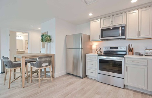 Plymouth Cultural District Apartment | Premier Ocean View Corner Condo (875S.F.)