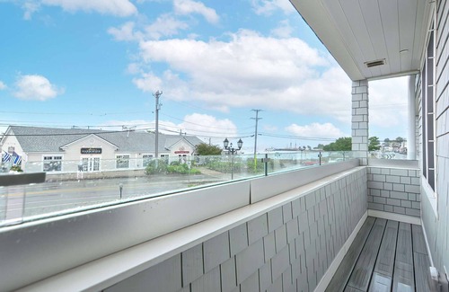 Plymouth Cultural District Apartment | Premier Ocean View Corner Condo (800SF)