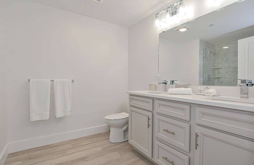 Plymouth Cultural District Apartment | Premier Ocean View Corner Condo (800SF)