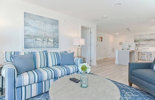 Plymouth Cultural District Apartment | Premier Ocean View Corner Condo (850S.F.)