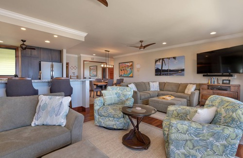 Wailua Condo | Premier Oceanfront Penthouse | Pool, Parking, No Fees