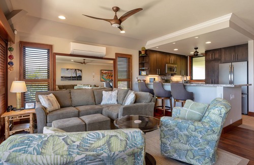 Wailua Condo | Premier Oceanfront Penthouse | Pool, Parking, No Fees