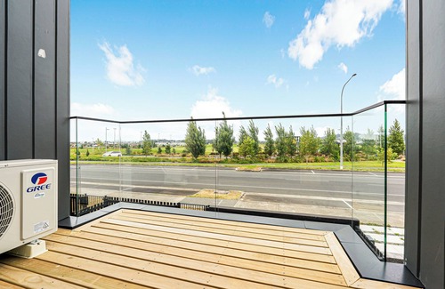 Auckland Central Business District House | Premier Parkview 3-Bedroom House with Garage Unit 33