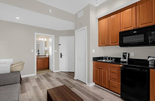 Florida Center Resort | Premier Resort Condos Near Universal