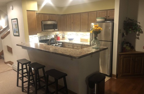 Central Vermont- Killington House | Premier ski/in/out Killington/Sunrise townhome 3BDR/Sleep6 spa/gym/holiday rates