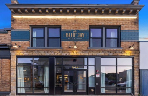 Grand Rapids Apartment | Premiere king suite at The BlueJay