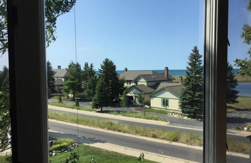 Manistee Condo | Premiere Lake Michigan view Condo