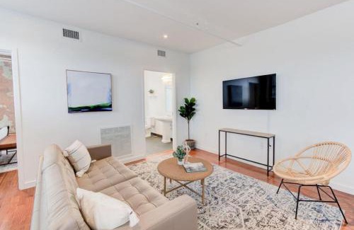 South Main Historic District Apartment | Premiere Location - Historic w Modern Amenities!