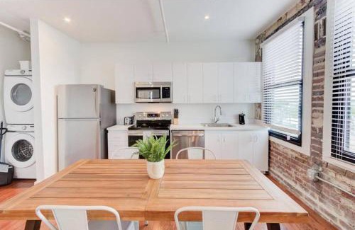 South Main Historic District Apartment | Premiere Location - Historic w Modern Amenities!