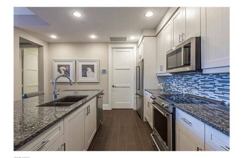 Redevelopment Area Condo | Premiere Old Naples location